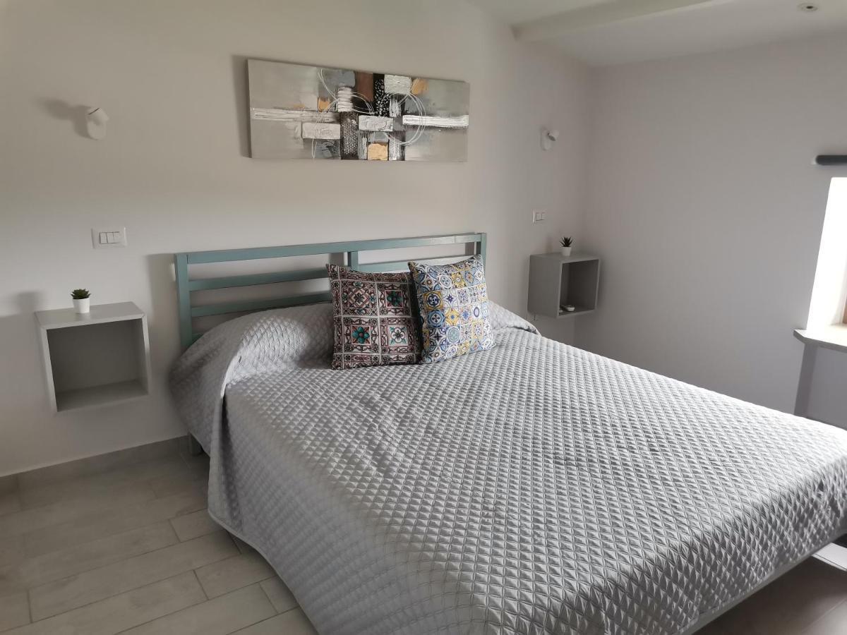 Le Metro Bed and Breakfast Carini Eksteriør billede