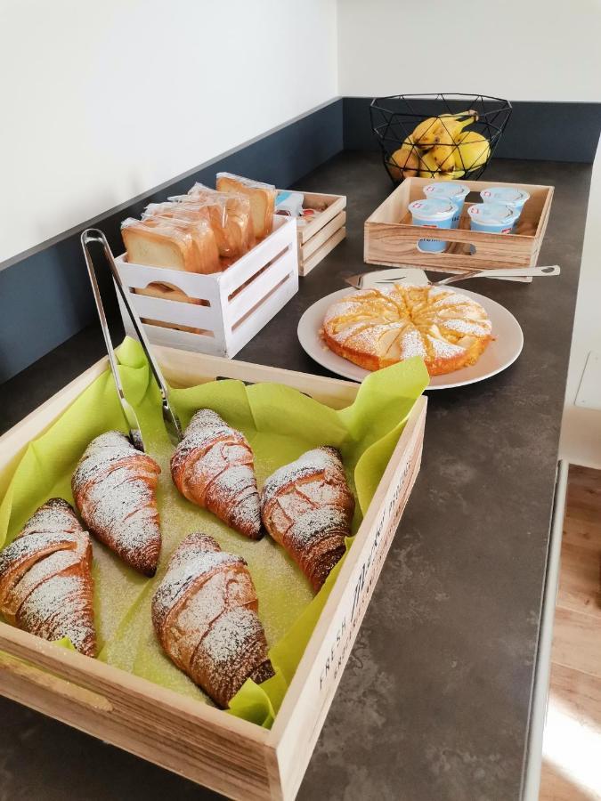Le Metro Bed and Breakfast Carini Eksteriør billede